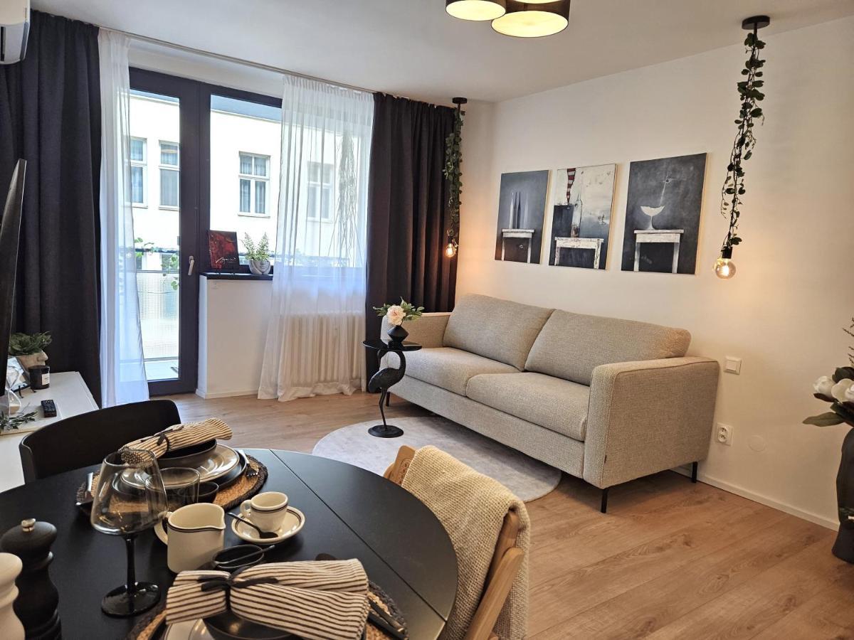 Design Apt In Old Town-Free Parking-Balcony Bratislava Dış mekan fotoğraf