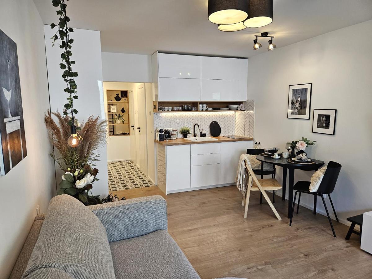 Design Apt In Old Town-Free Parking-Balcony Bratislava Dış mekan fotoğraf