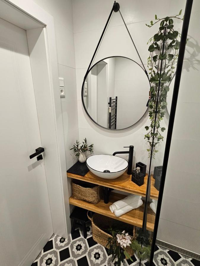 Design Apt In Old Town-Free Parking-Balcony Bratislava Dış mekan fotoğraf