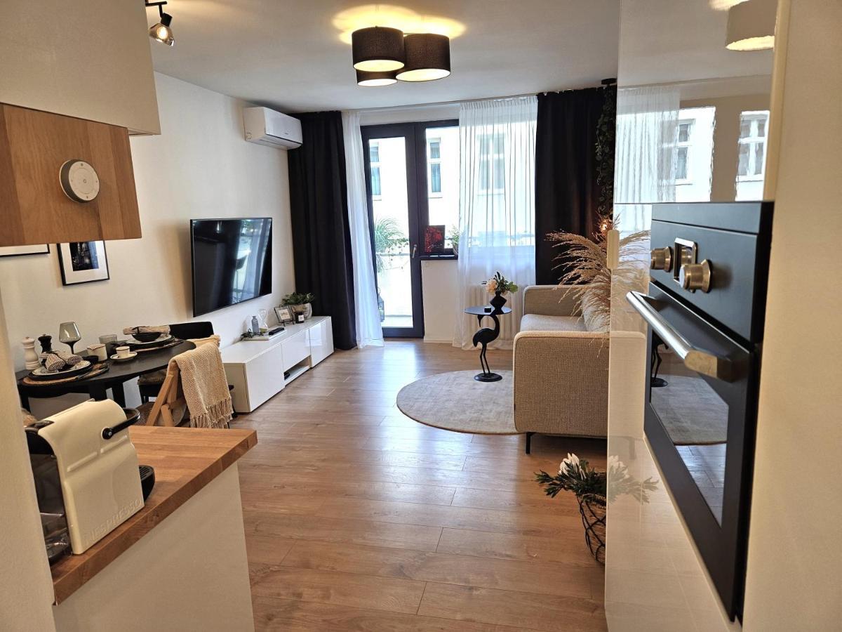 Design Apt In Old Town-Free Parking-Balcony Bratislava Dış mekan fotoğraf