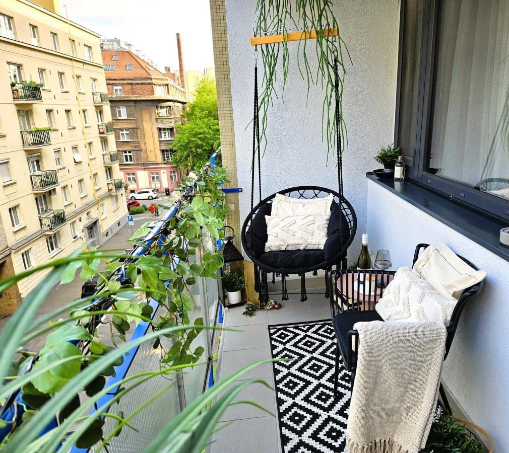 Design Apt In Old Town-Free Parking-Balcony Bratislava Dış mekan fotoğraf